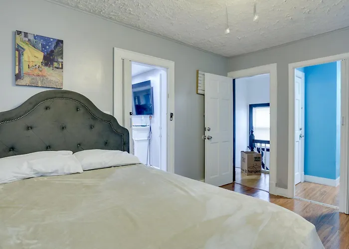 11 Mi To Manhattan: Pet-Friendly Duplex W/ Yard!